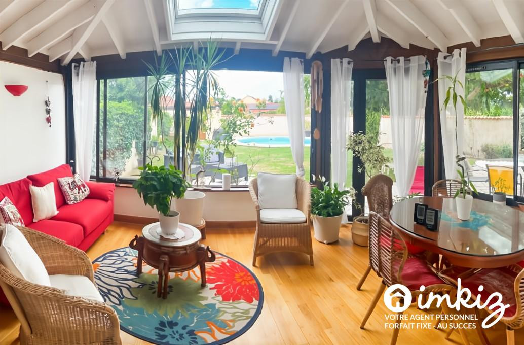 
                                                Vente
                                                 Maison familiale 6 pièces avec piscine et garage