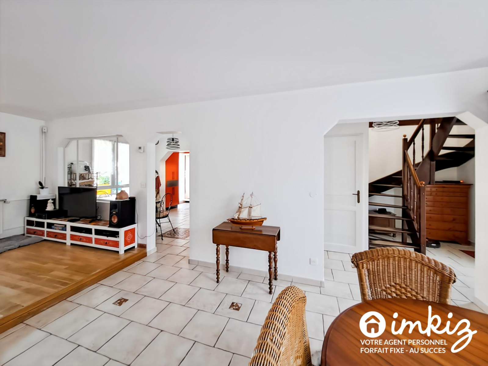 
                                                Vente
                                                 Maison familiale 6 pièces avec piscine et garage