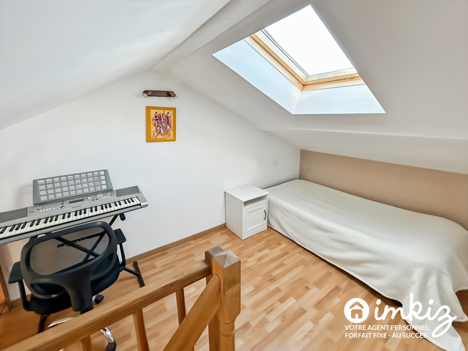
                                                Vente
                                                 Maison familiale 6 pièces avec piscine et garage
