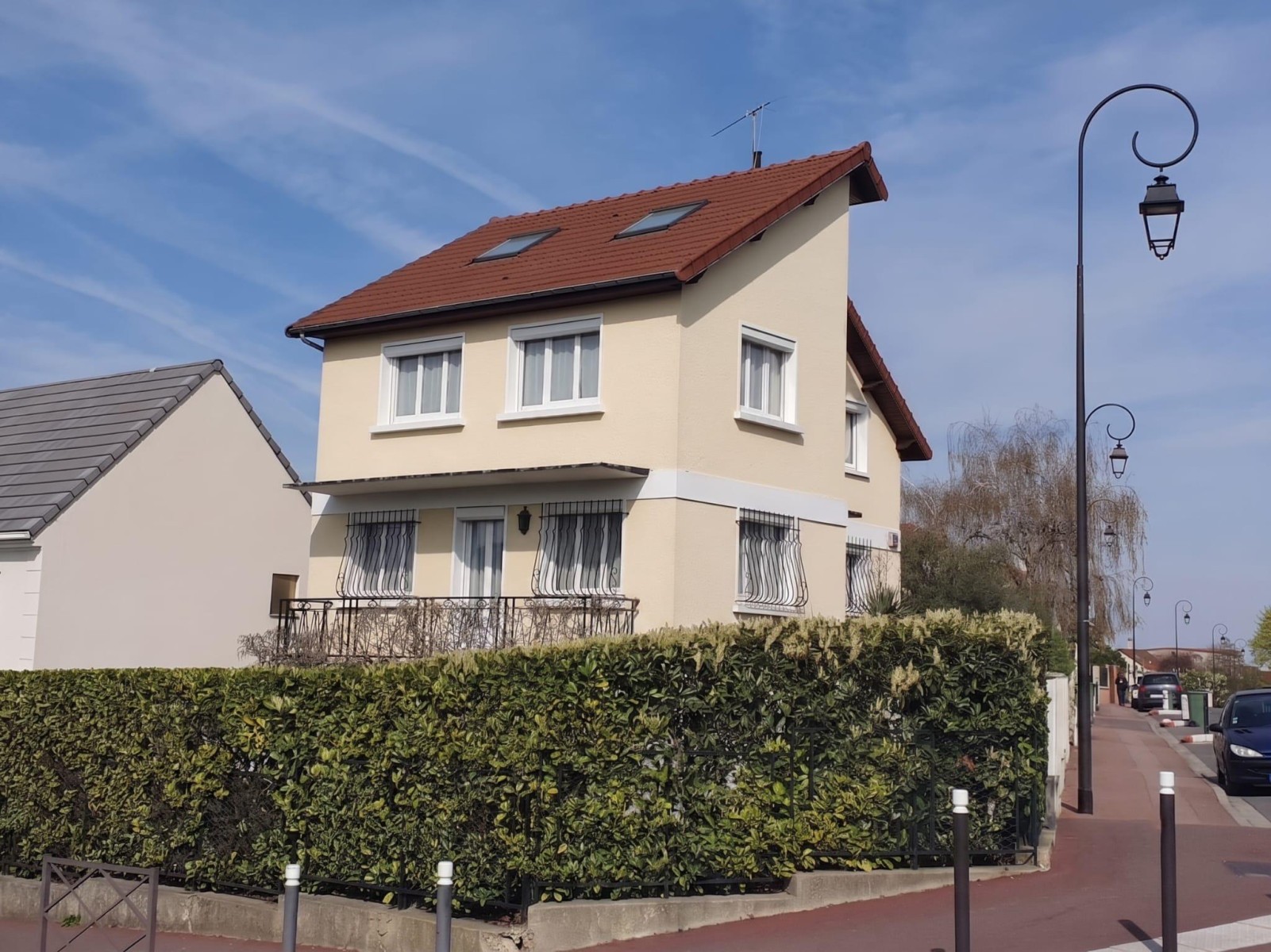 
                                                Vente
                                                 Maison familiale à 300m du RER B FONTAINE MICHALON