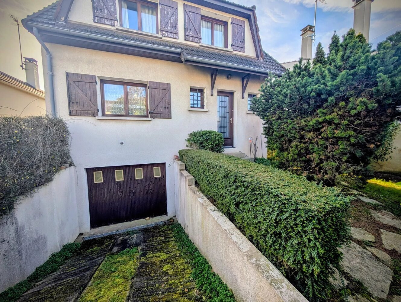 
                                                Vente
                                                 Maison familiale à Ormesson avec jardin et fort potentiel