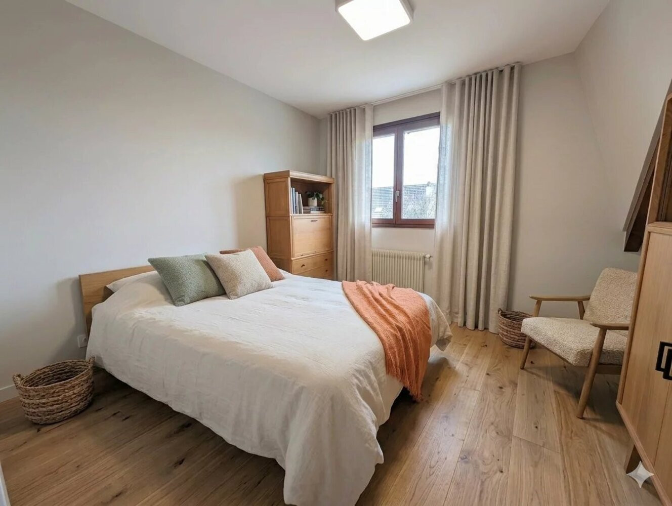 
                                                Vente
                                                 Maison familiale à Ormesson avec jardin et fort potentiel
