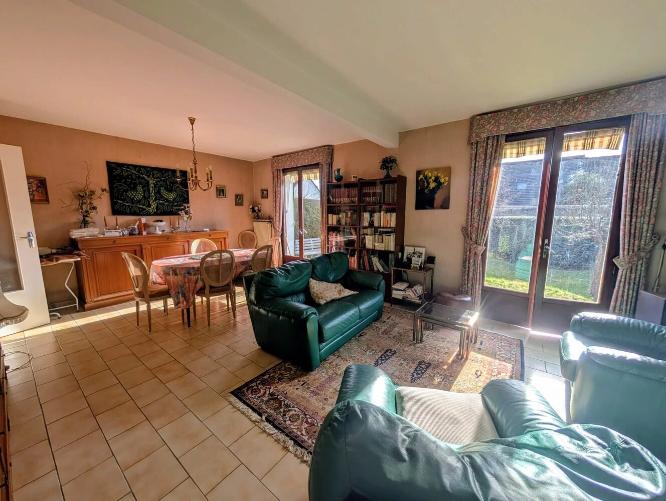 
                                                Vente
                                                 Maison familiale à Ormesson avec jardin et fort potentiel