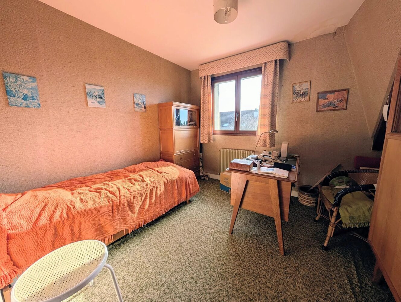 
                                                Vente
                                                 Maison familiale à Ormesson avec jardin et fort potentiel