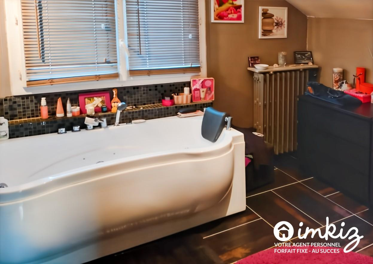 
                                                Vente
                                                 Maison familiale ave espace professionnel