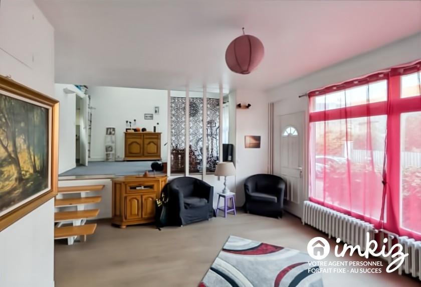 
                                                Vente
                                                 Maison familiale ave espace professionnel