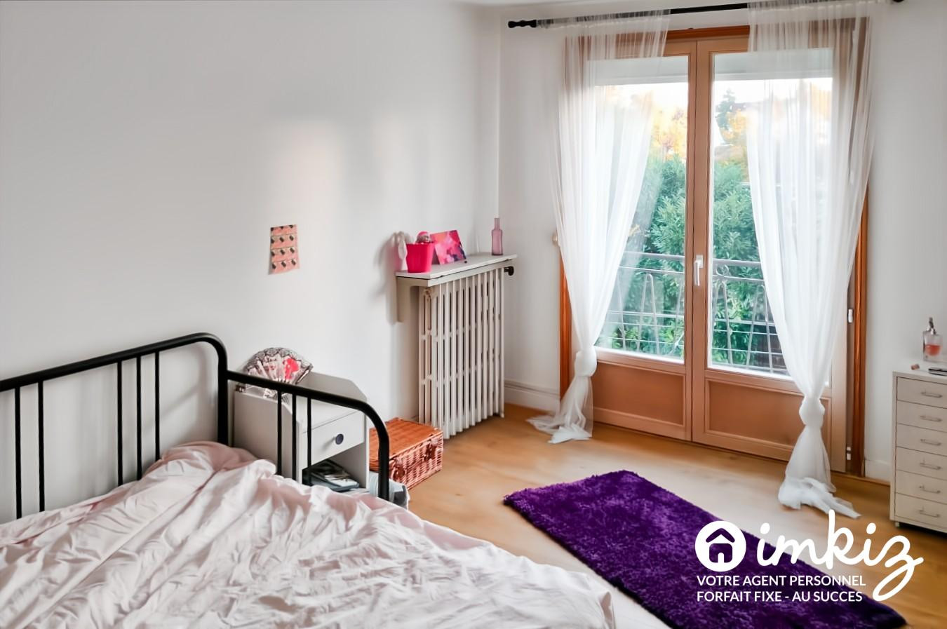 
                                                Vente
                                                 Maison familiale ave espace professionnel
