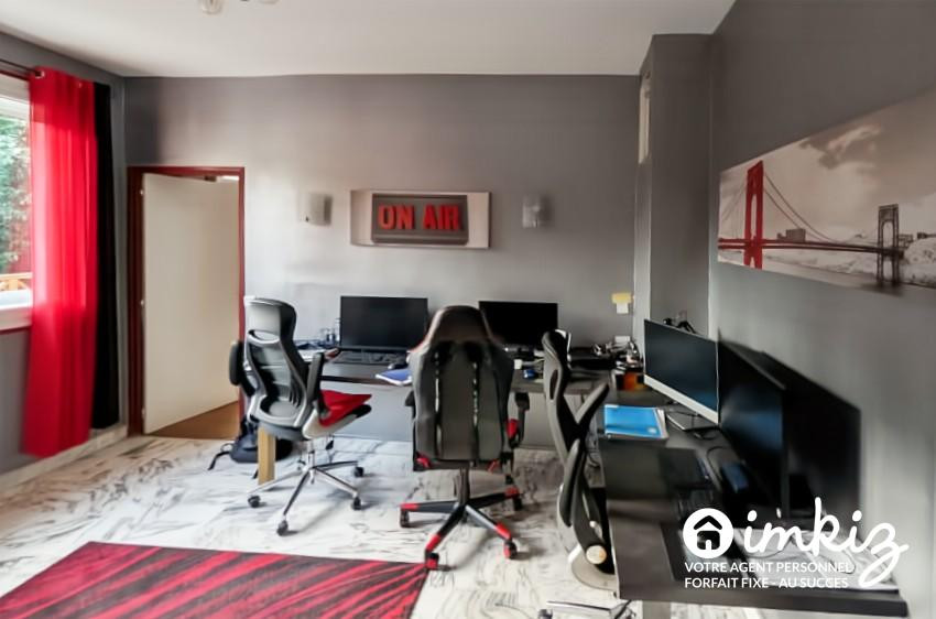 
                                                Vente
                                                 Maison familiale ave espace professionnel