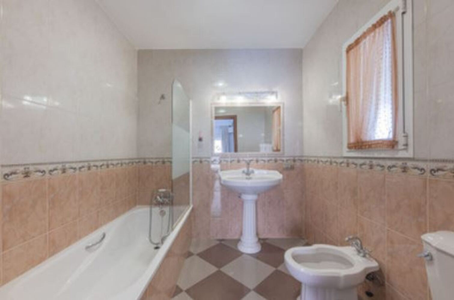 
                                                Vente
                                                 Maison Familiale avec Appartement Indépendant