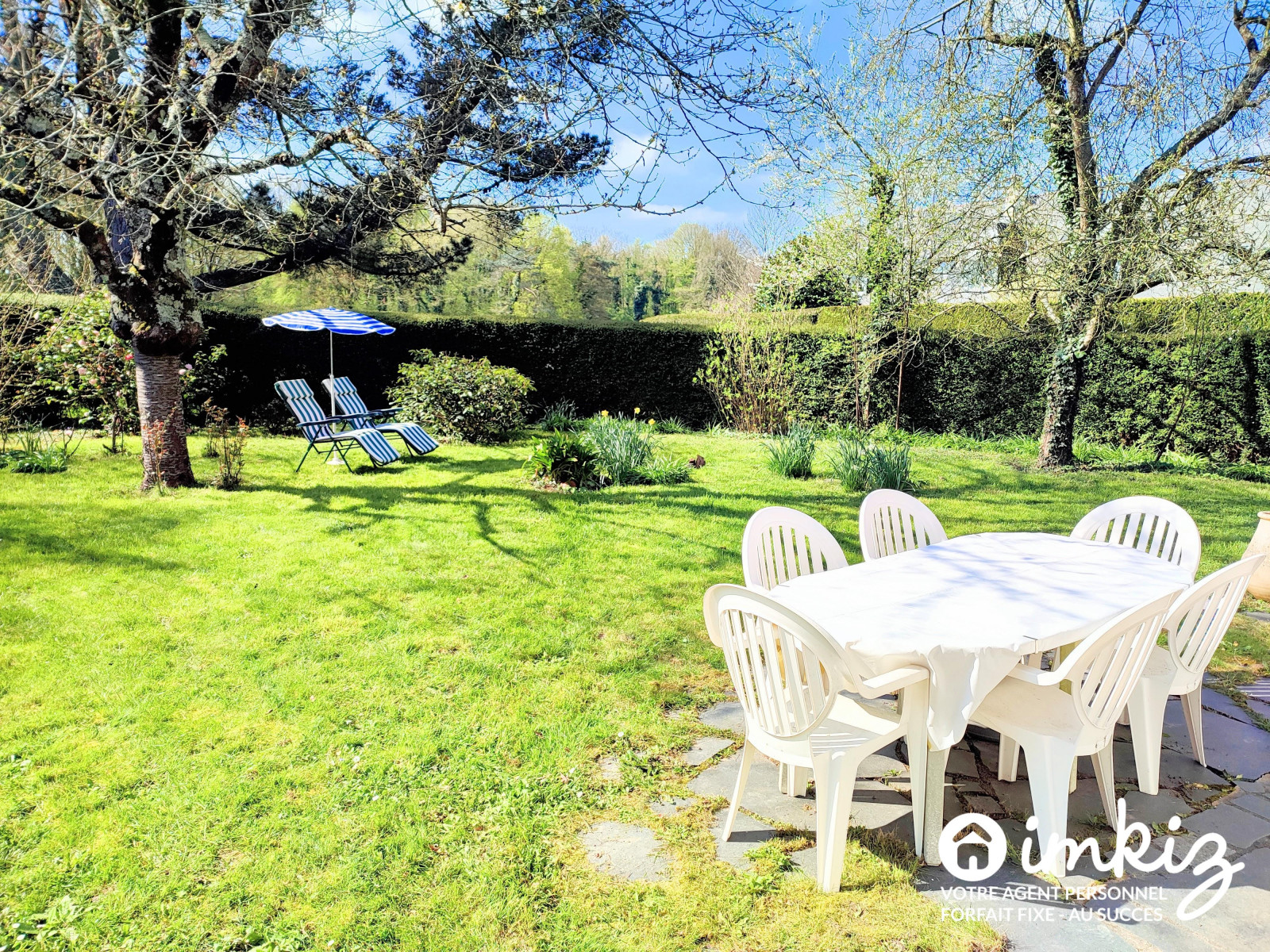 
                                                Vente
                                                 Maison familiale avec beau jardin paysagé