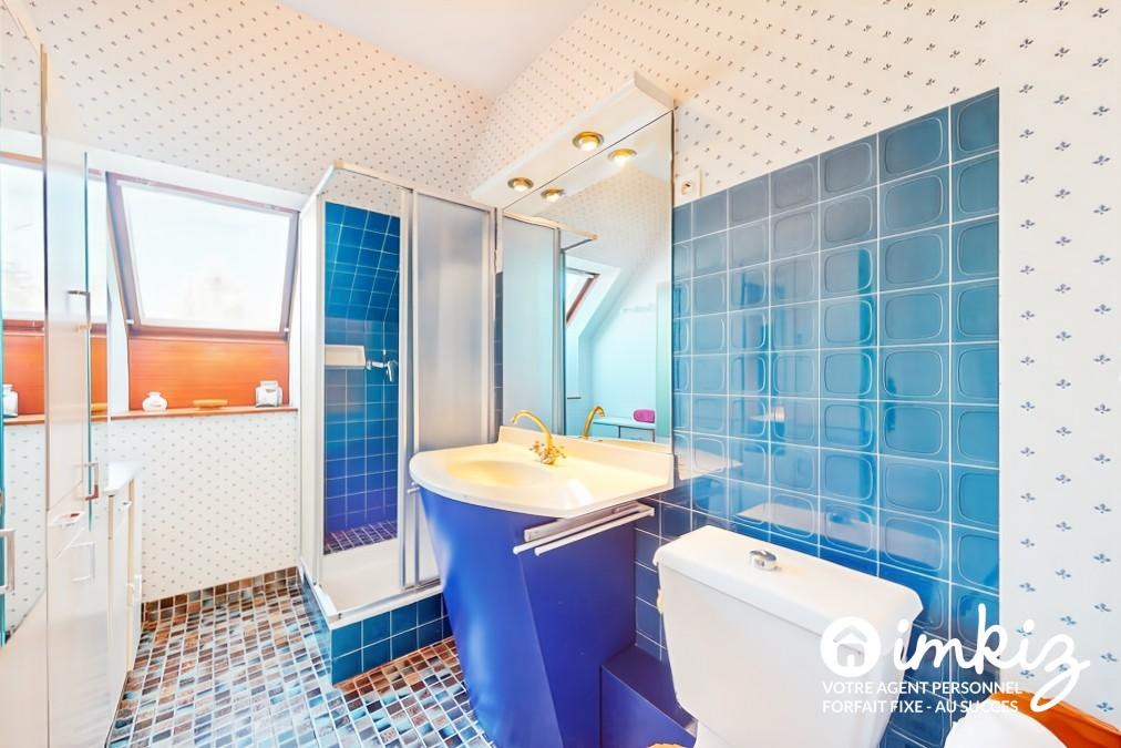
                                                Vente
                                                 Maison familiale avec beau jardin paysagé