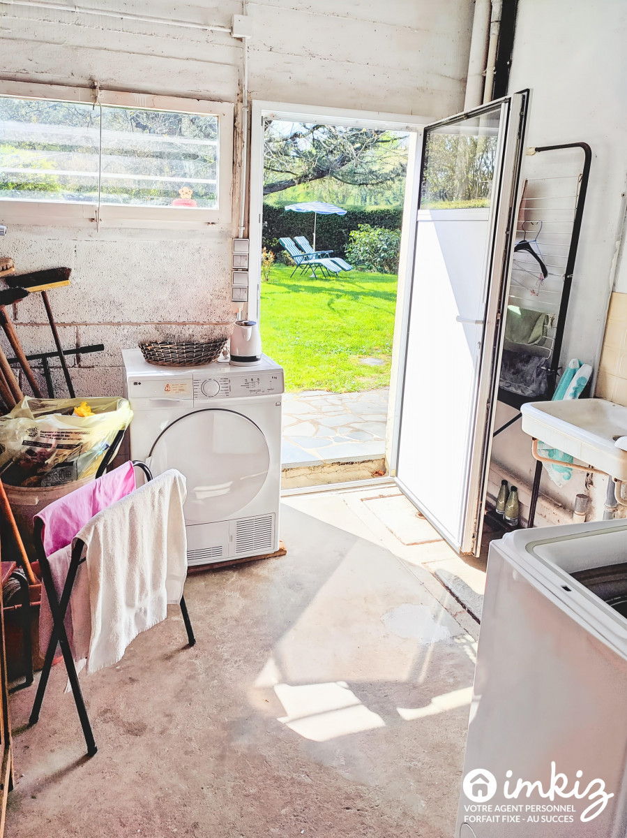 
                                                Vente
                                                 Maison familiale avec beau jardin paysagé