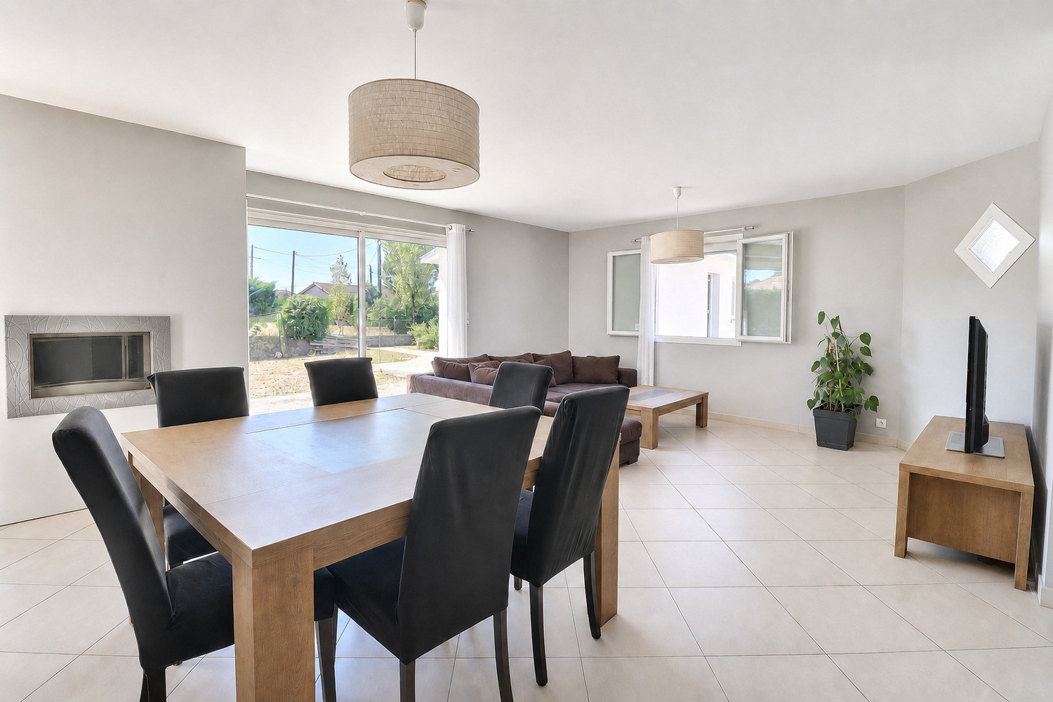 
                                                Vente
                                                 Maison familiale avec dépendance
