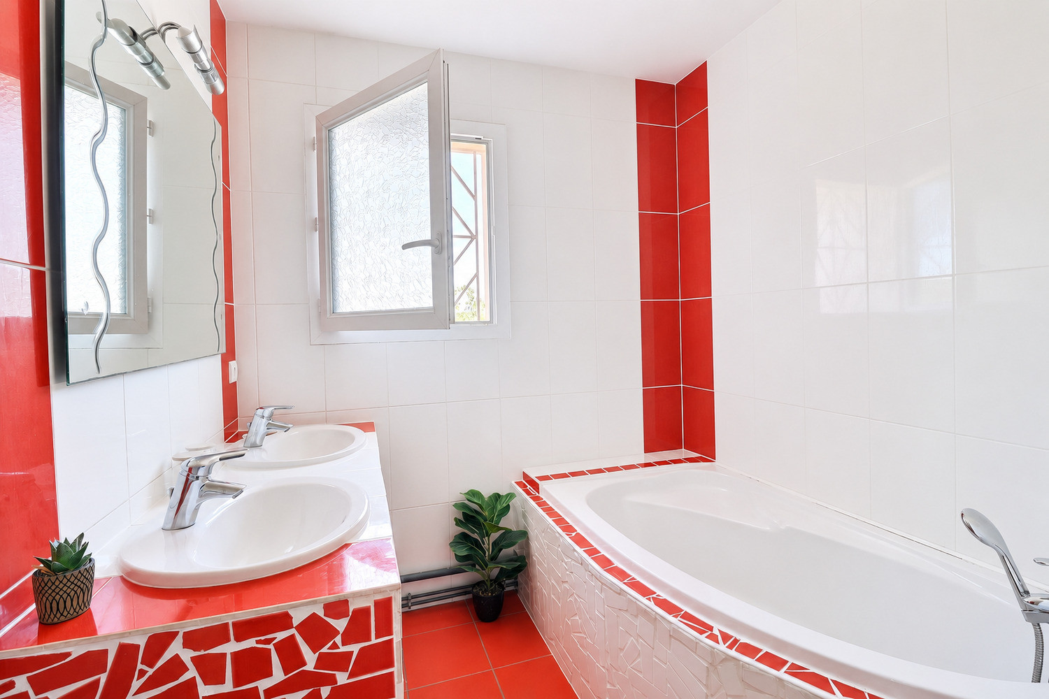 
                                                Vente
                                                 Maison familiale avec dépendance