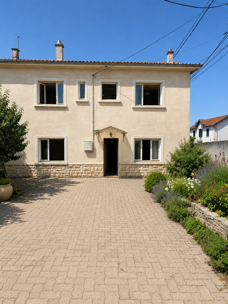 
                                                Vente
                                                 MAISON FAMILIALE AVEC FORT POTENTIEL – TOUSSIEU