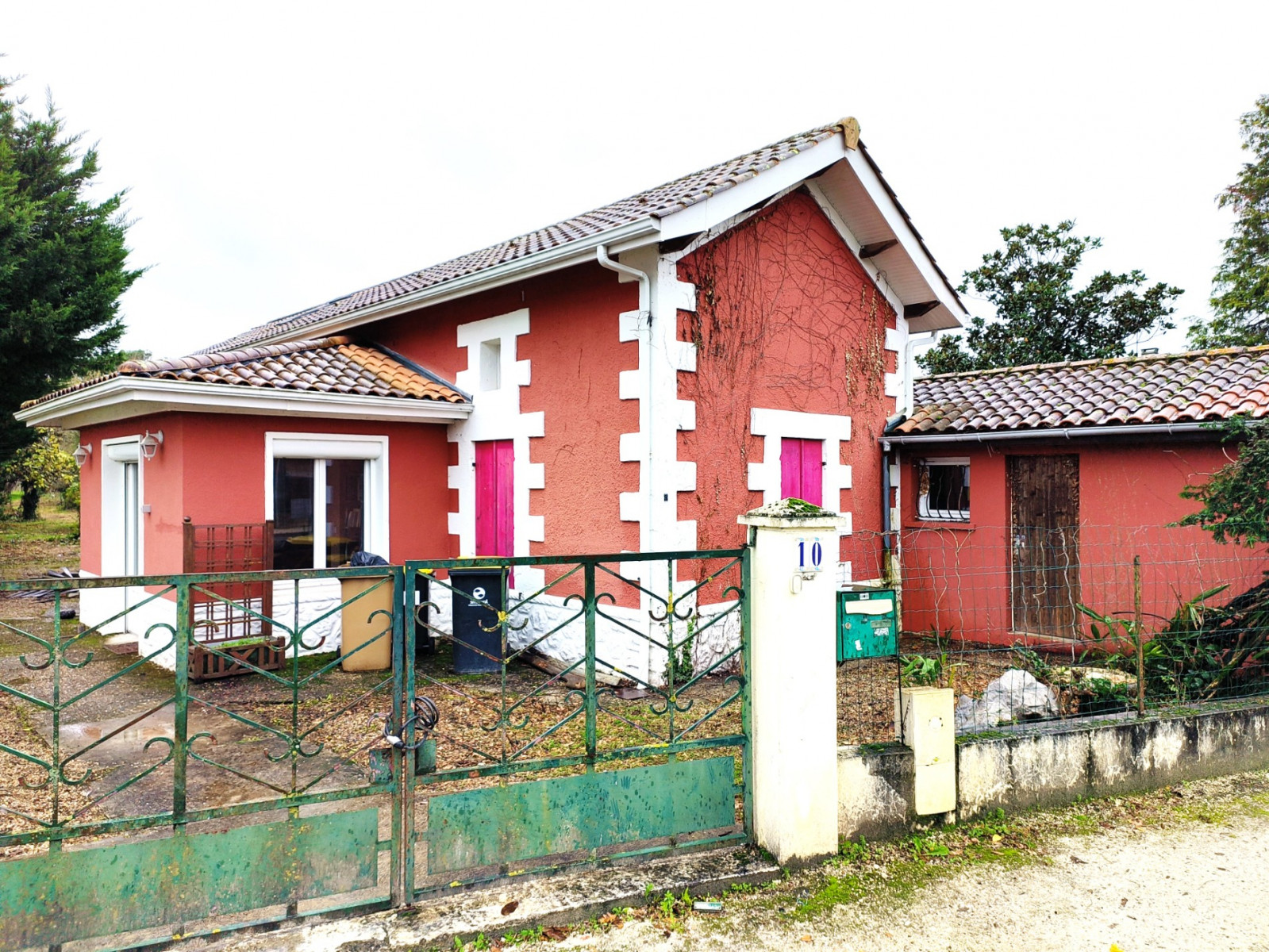 
                                                Vente
                                                 Maison familiale  avec grand jardin à Coutras