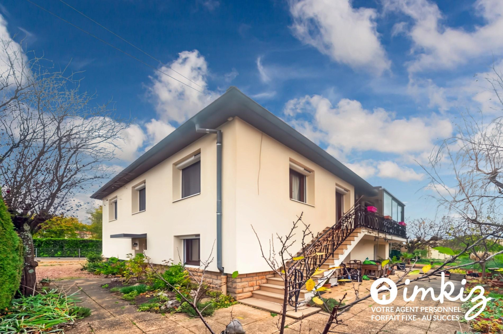 
                                                Vente
                                                 Maison familiale avec jardin - 17 mn de la gare.