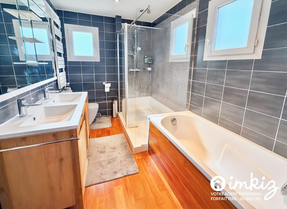 
                                                Vente
                                                 Maison familiale avec jardin