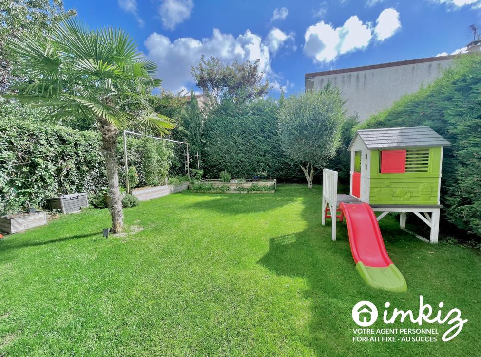 
                                                Vente
                                                 Maison familiale avec jardin