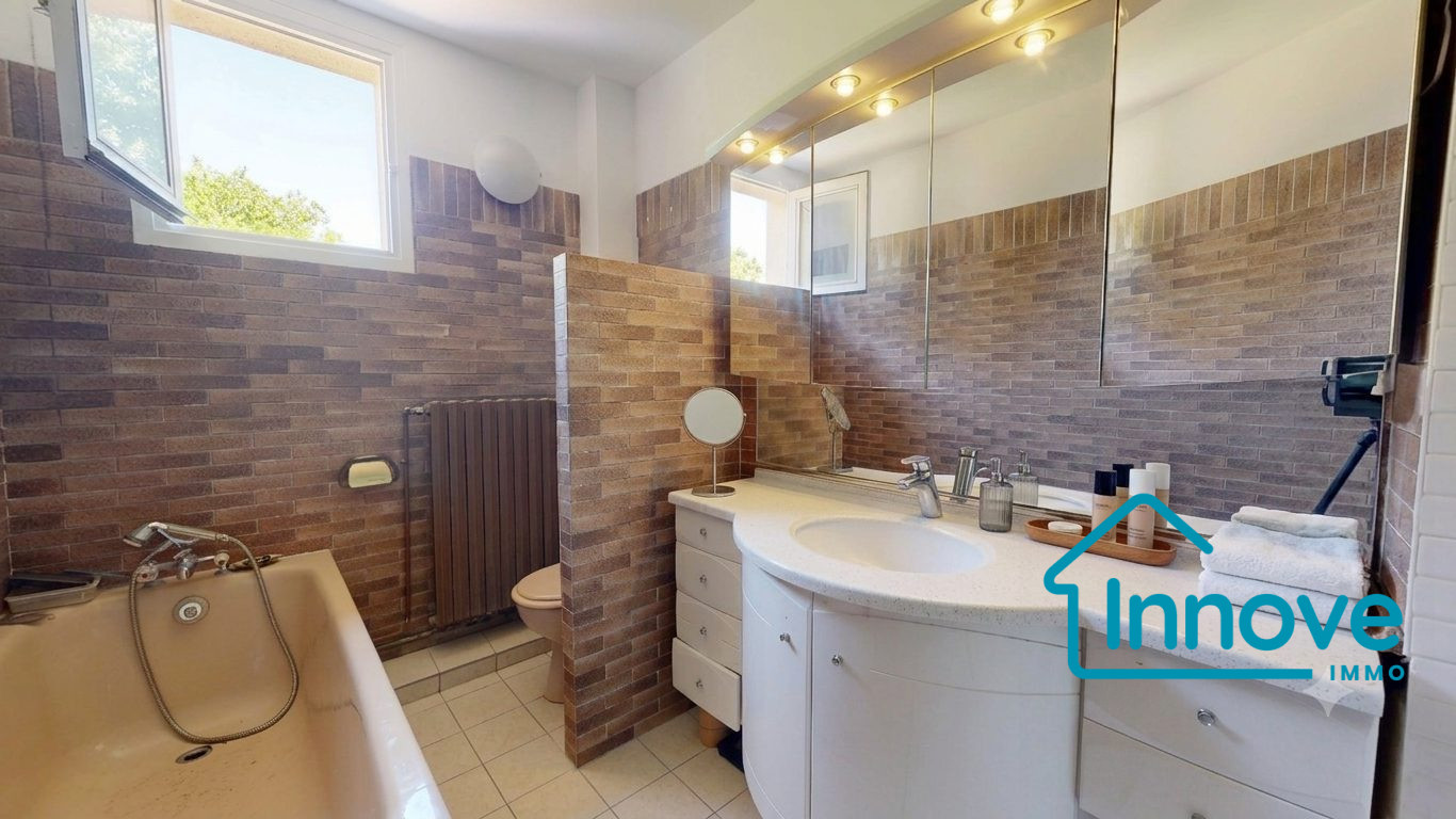 
                                                Vente
                                                 Maison familiale avec jardin