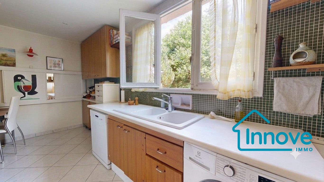 
                                                Vente
                                                 Maison familiale avec jardin