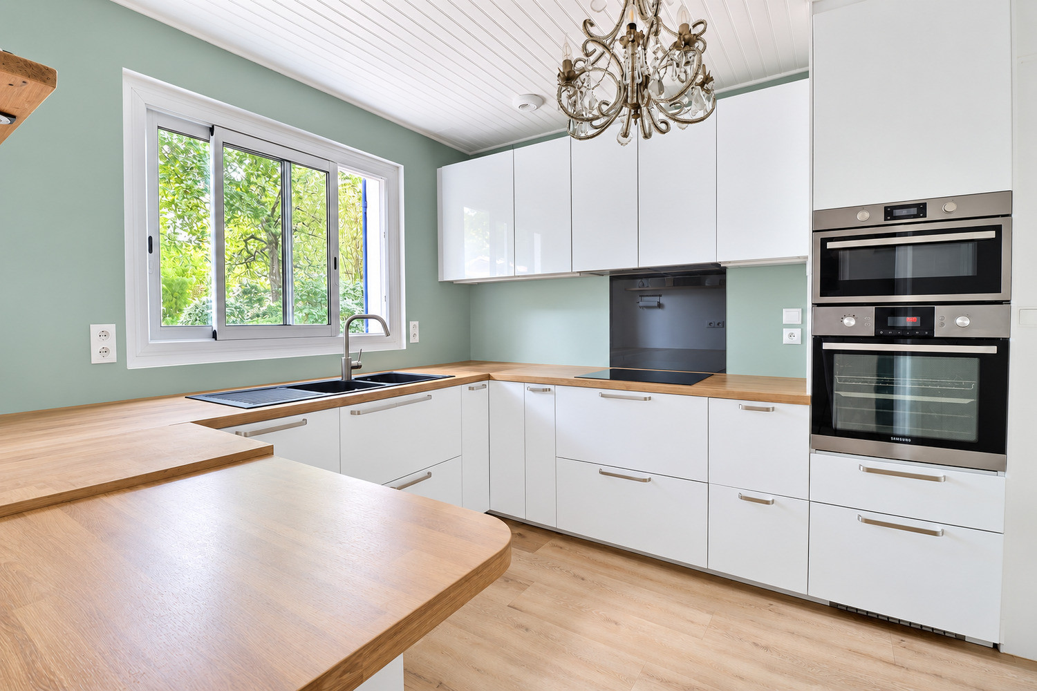 
                                                Vente
                                                 Maison familiale avec jardin arboré