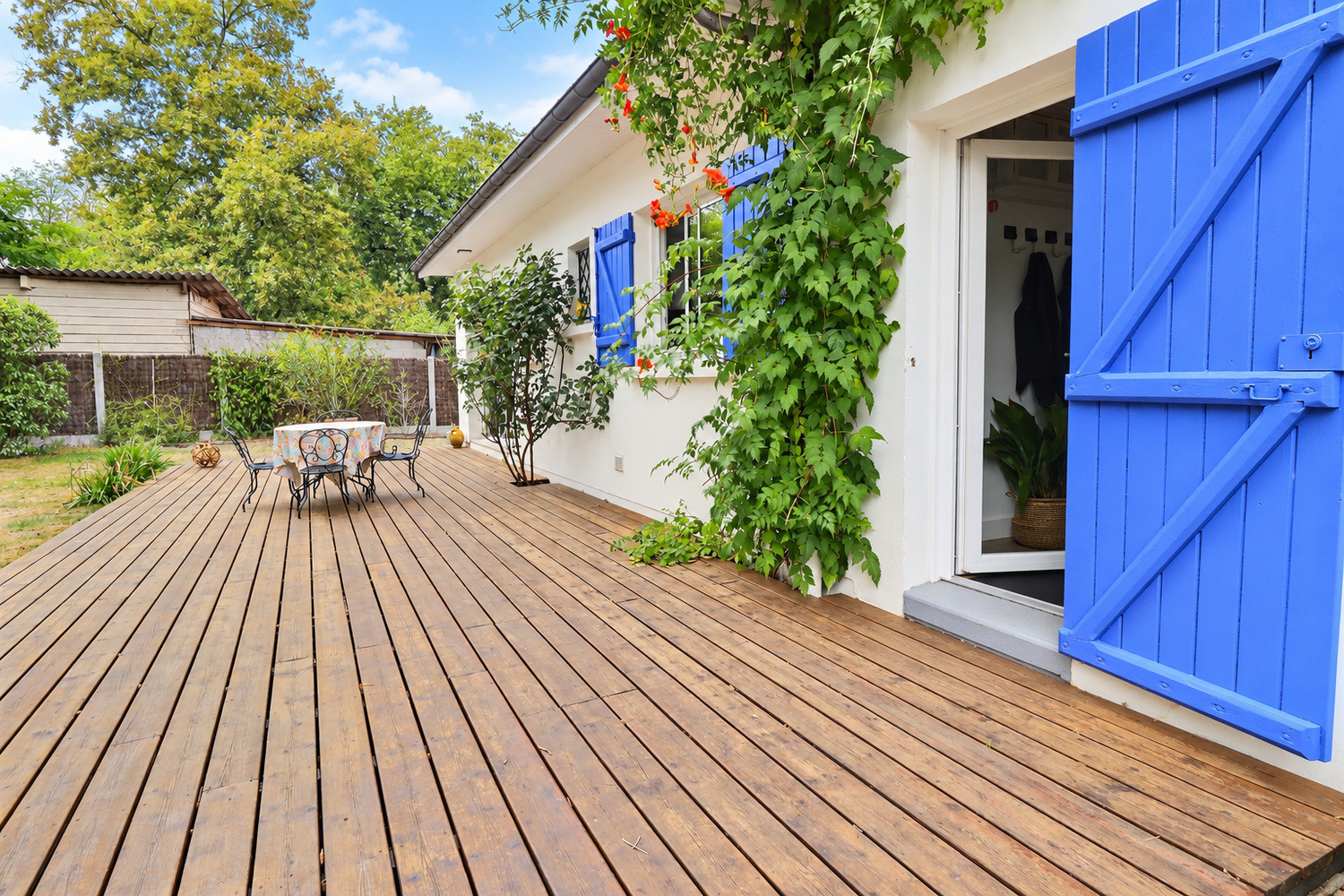 
                                                Vente
                                                 Maison familiale avec jardin arboré