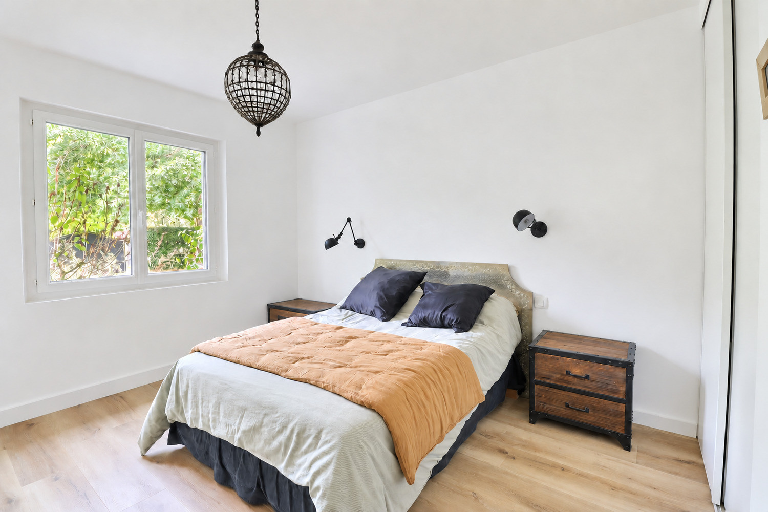 
                                                Vente
                                                 Maison familiale avec jardin arboré