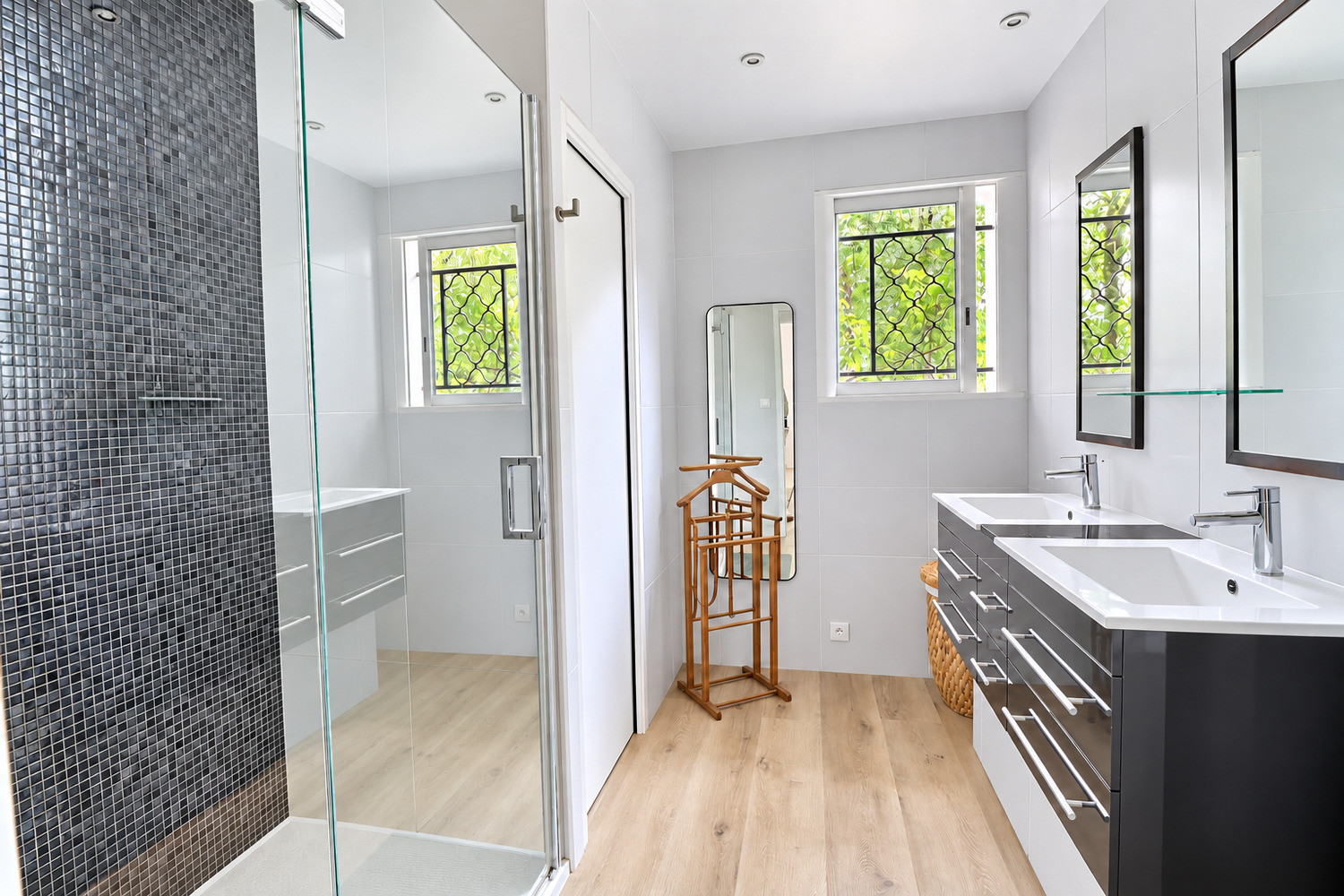 
                                                Vente
                                                 Maison familiale avec jardin arboré