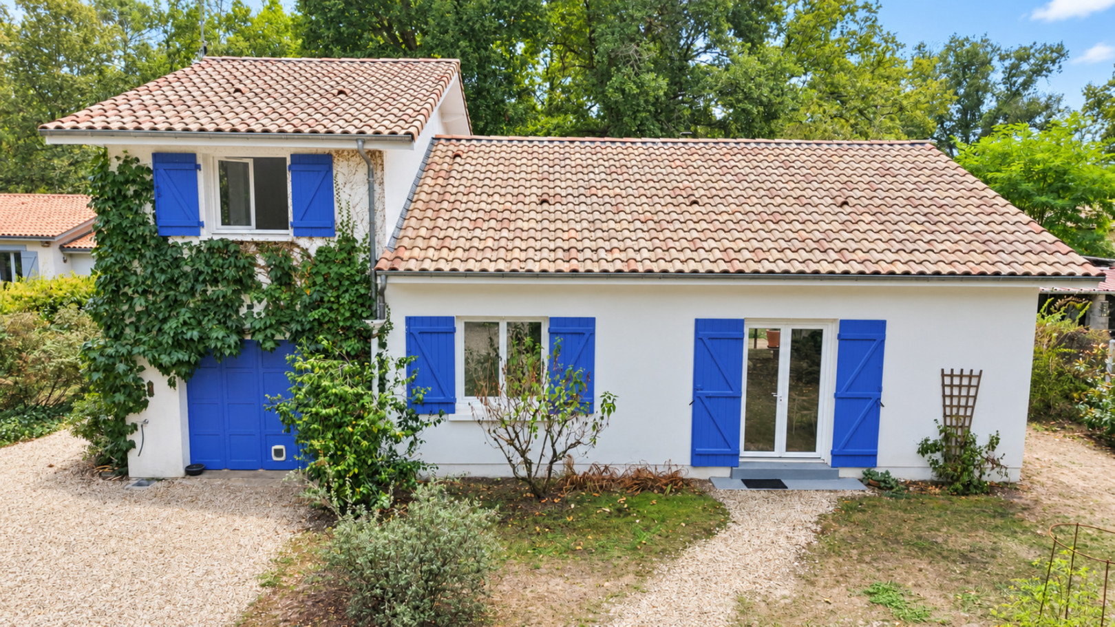 
                                                Vente
                                                 Maison familiale avec jardin arboré