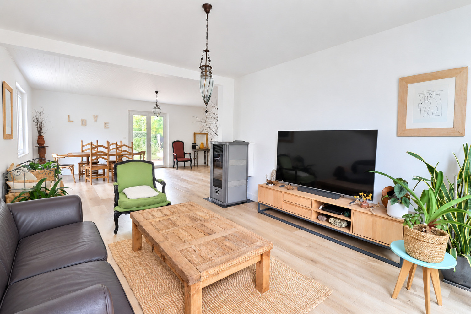 
                                                Vente
                                                 Maison familiale avec jardin arboré