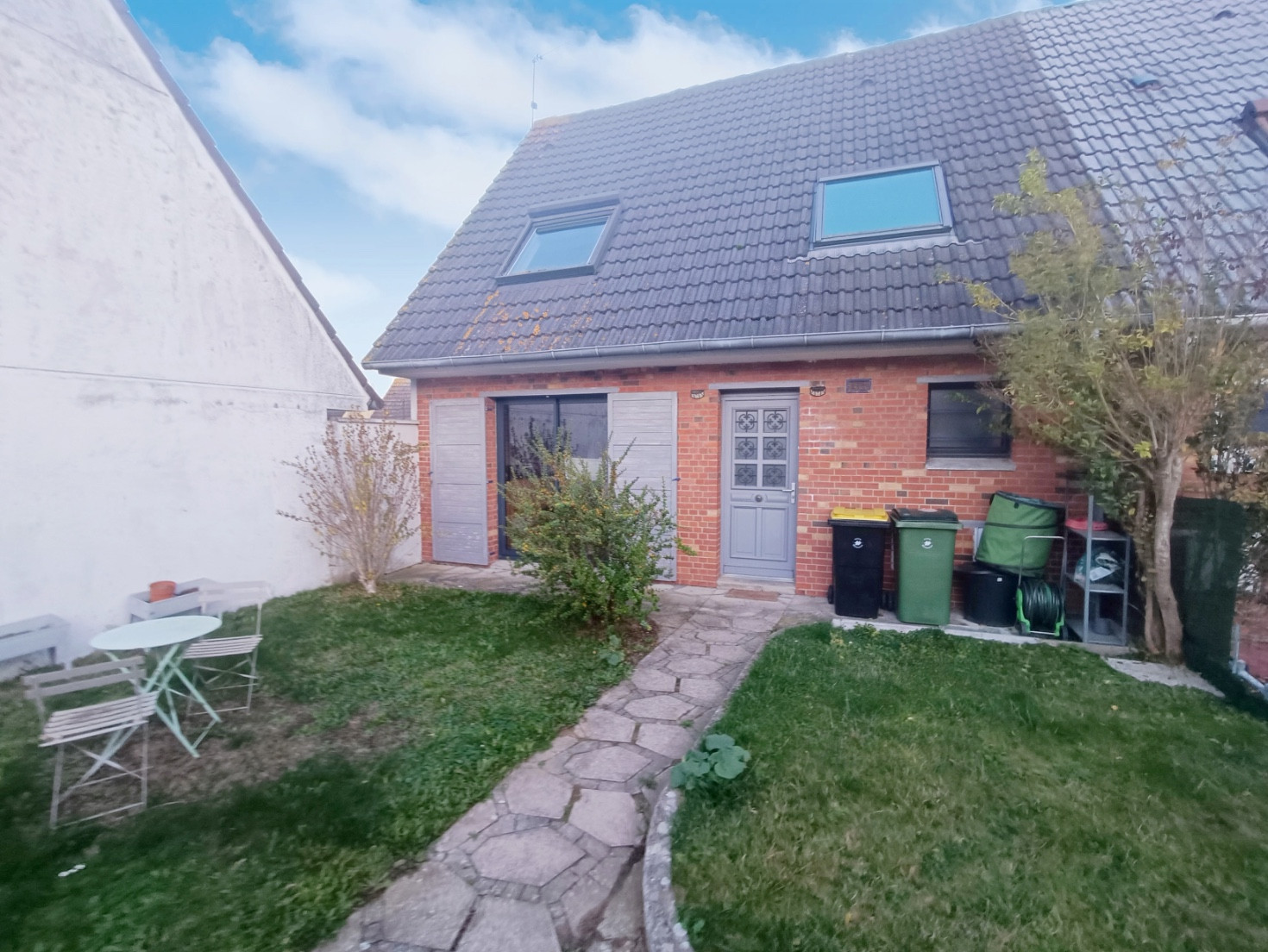 
                                                Vente
                                                 Maison familiale avec jardin et garage