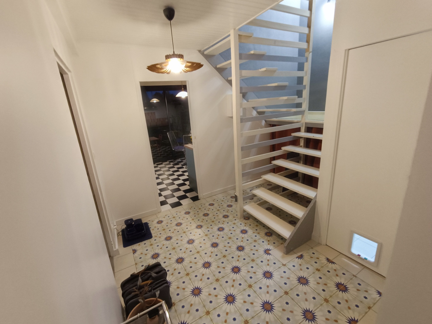 
                                                Vente
                                                 Maison familiale avec jardin et garage