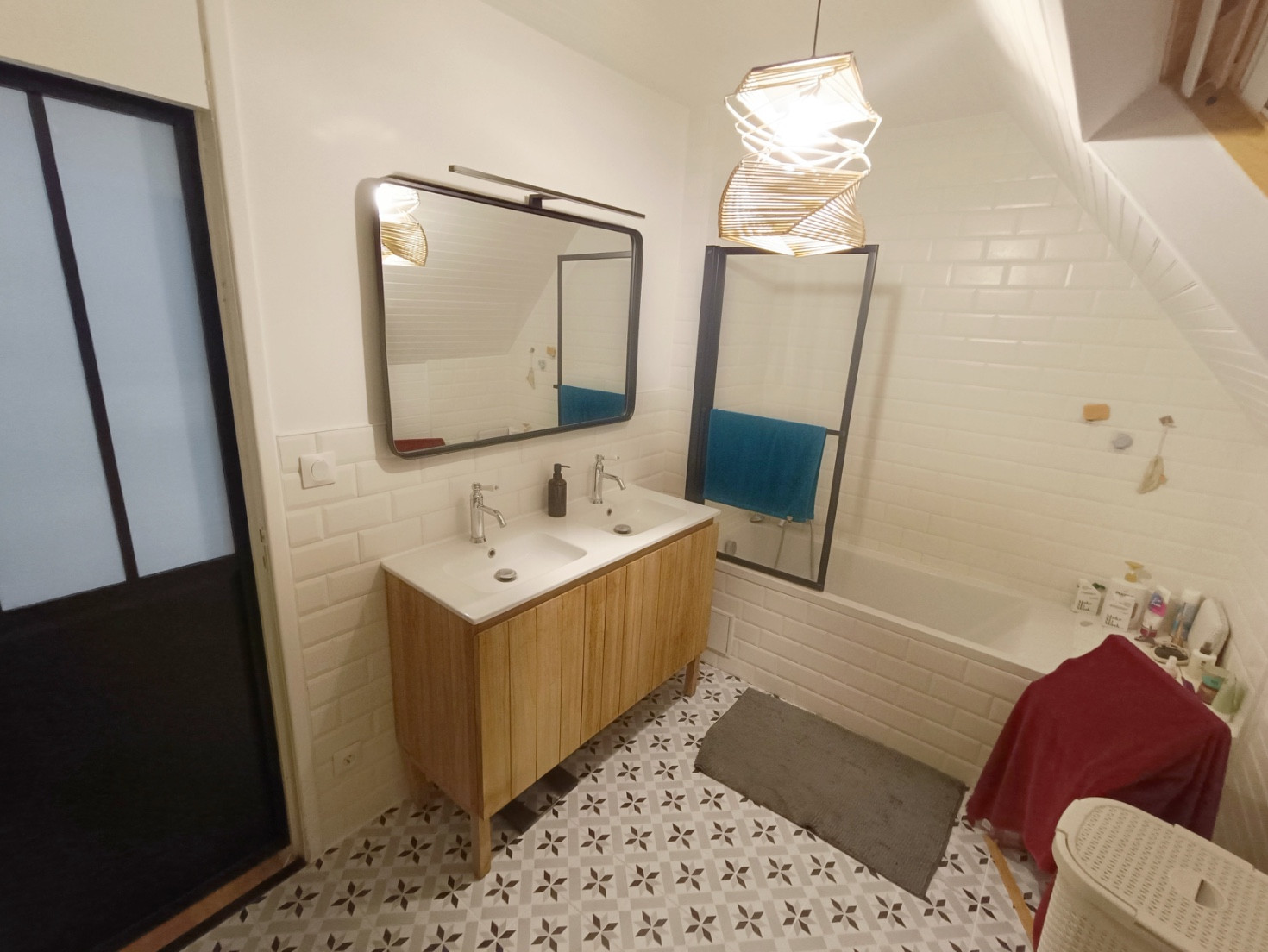 
                                                Vente
                                                 Maison familiale avec jardin et garage