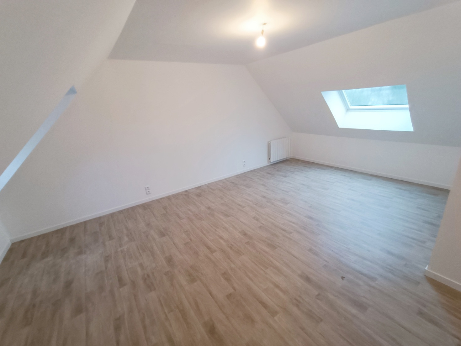 
                                                Location
                                                 Maison familiale avec jardin et stationnement