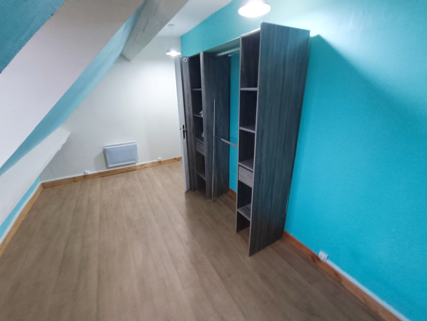 
                                                Location
                                                 Maison familiale avec jardin et stationnement