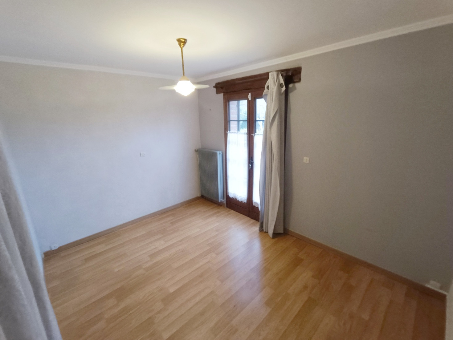 
                                                Location
                                                 Maison familiale avec jardin et stationnement