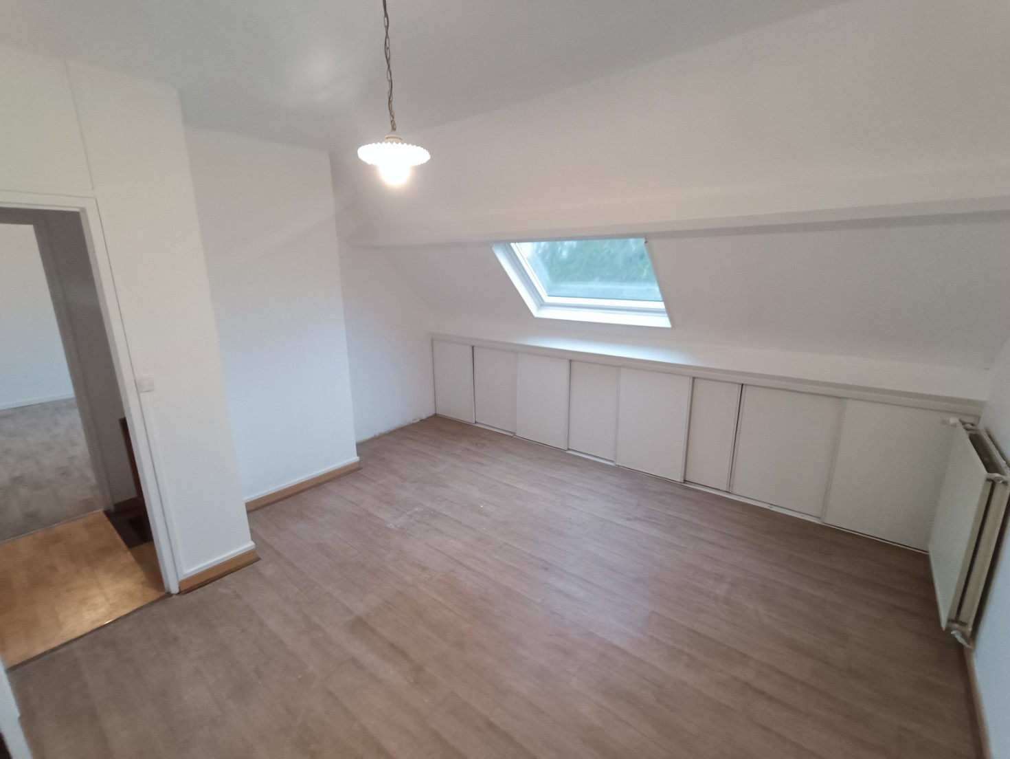 
                                                Location
                                                 Maison familiale avec jardin et stationnement