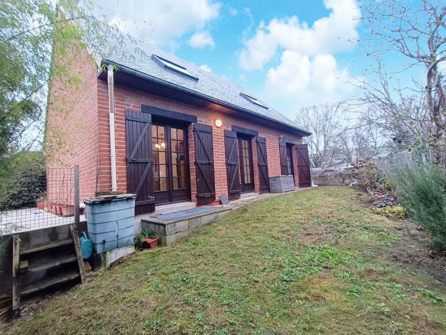 
                                                Location
                                                 Maison familiale avec jardin et stationnement