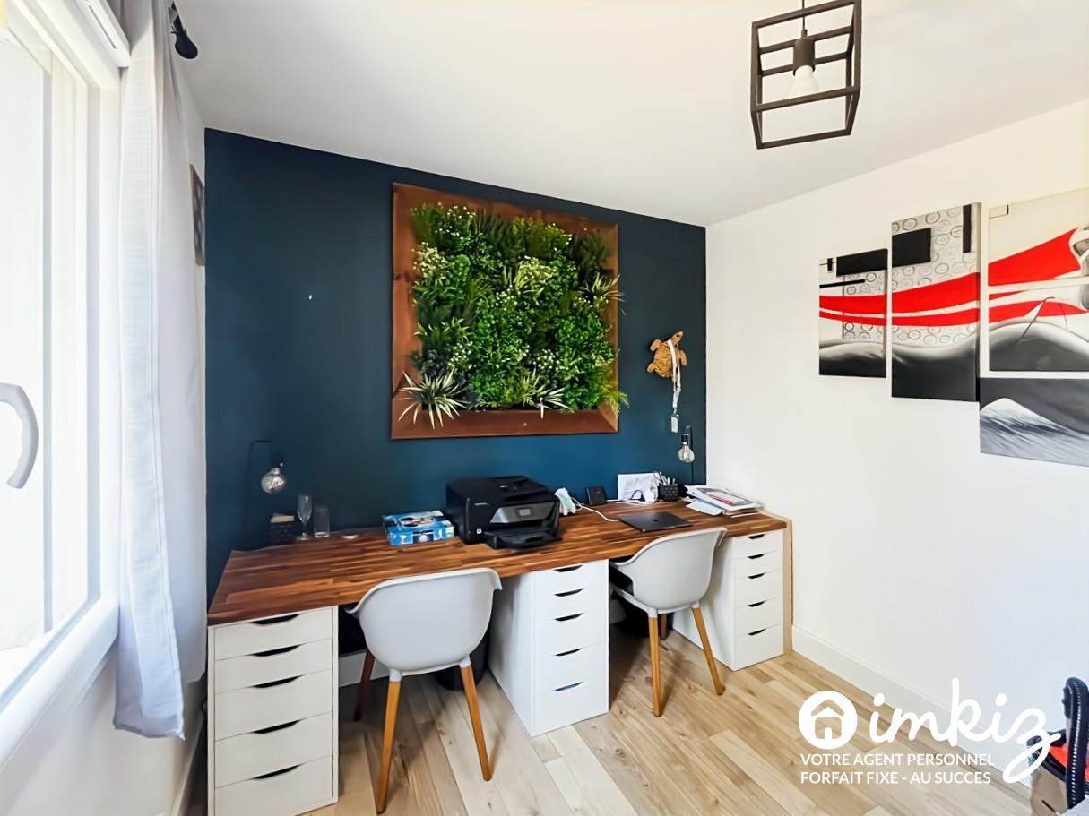 
                                                Vente
                                                 Maison familiale avec piscine – 25 min de Bordeaux