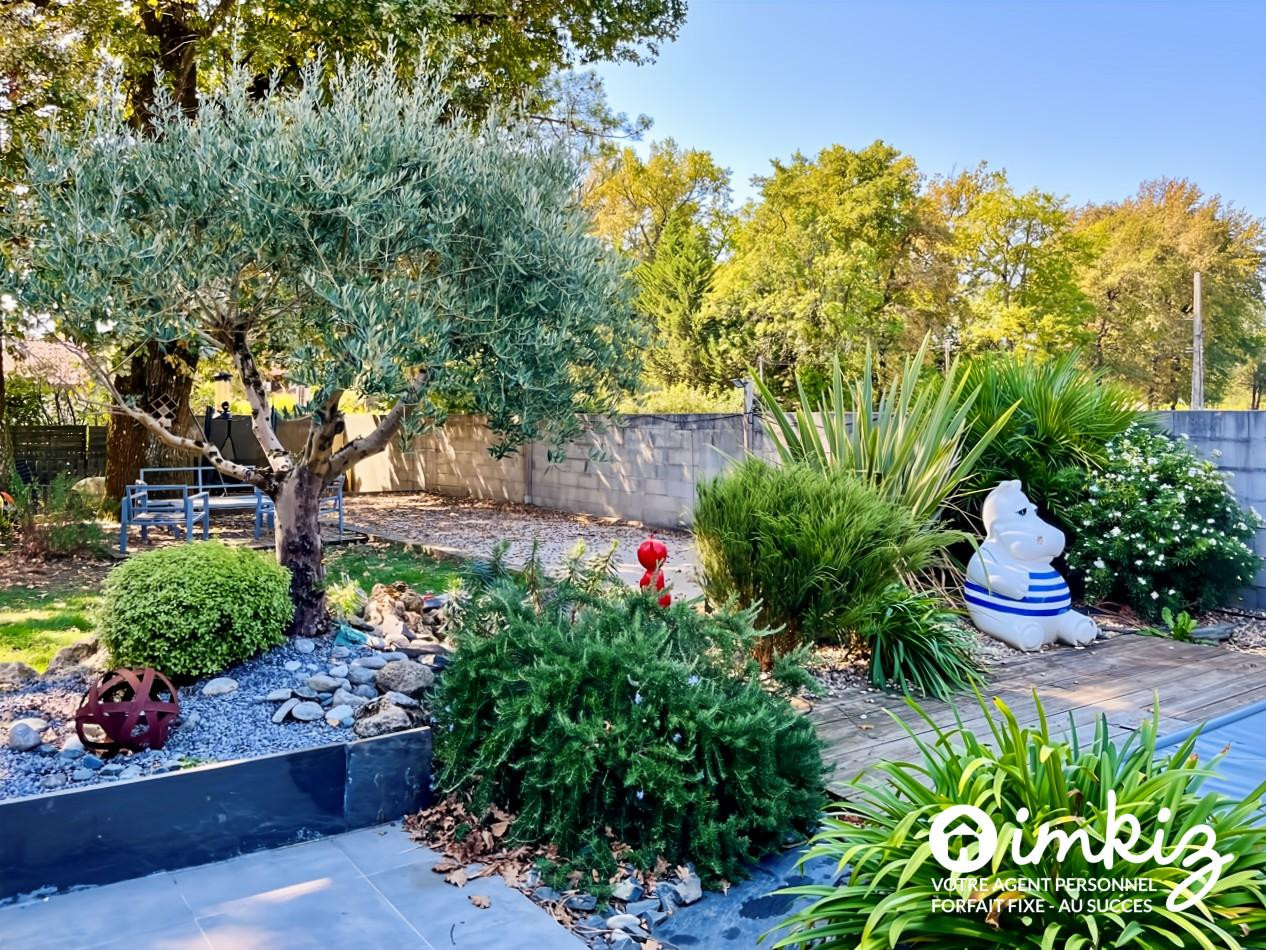
                                                Vente
                                                 Maison familiale avec piscine – 25 min de Bordeaux