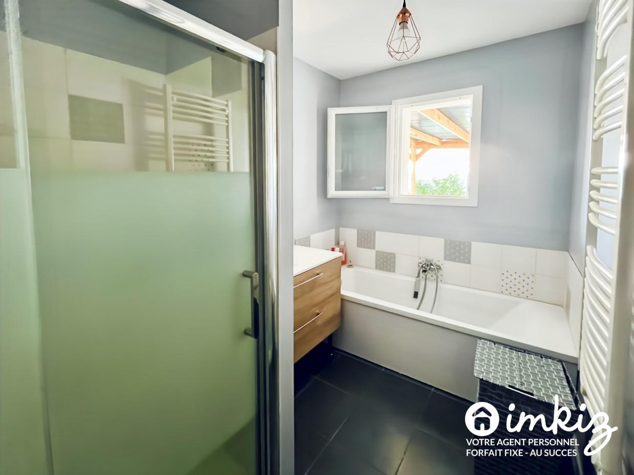 
                                                Vente
                                                 Maison familiale avec piscine – 25 min de Bordeaux