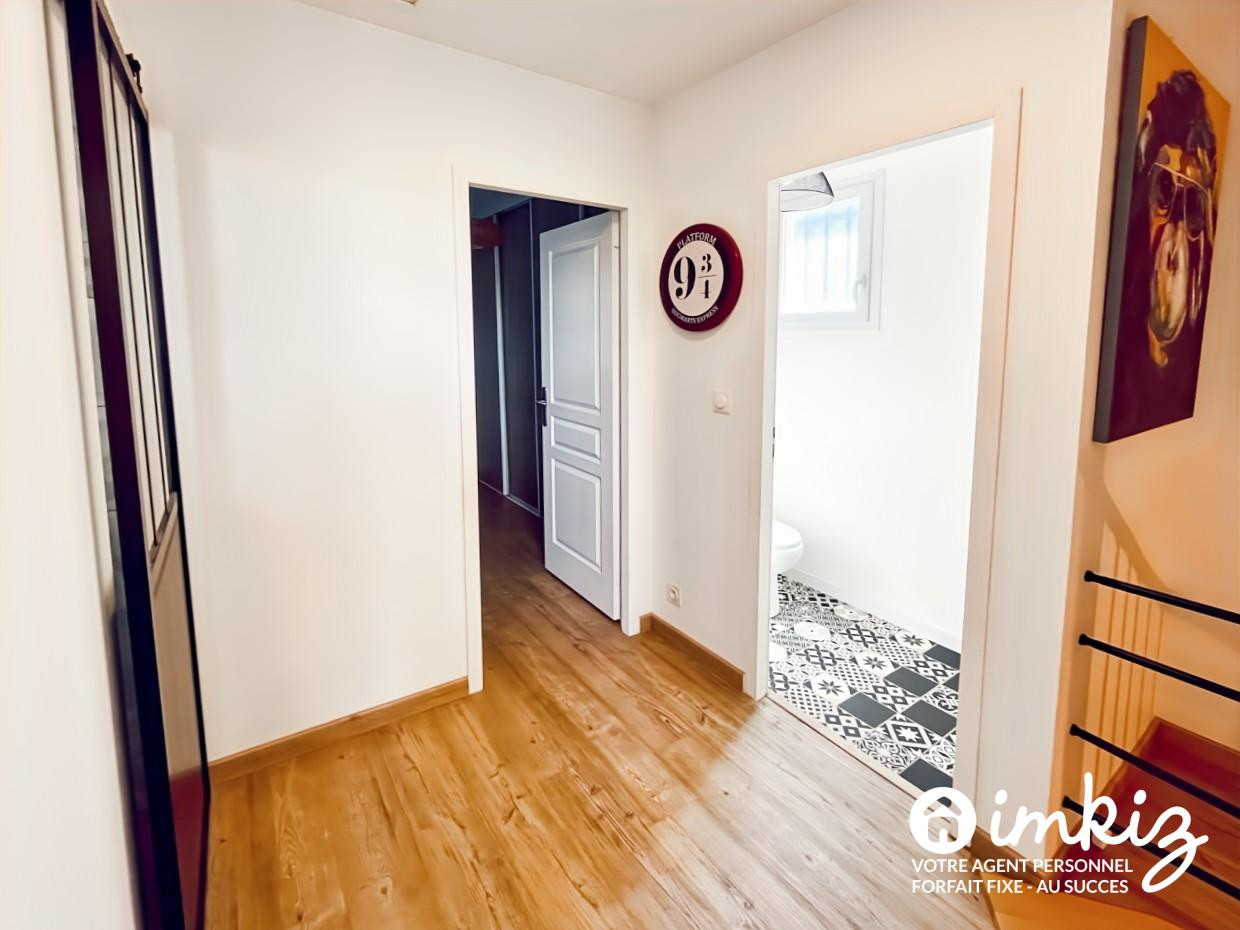 
                                                Vente
                                                 Maison familiale avec piscine – 25 min de Bordeaux