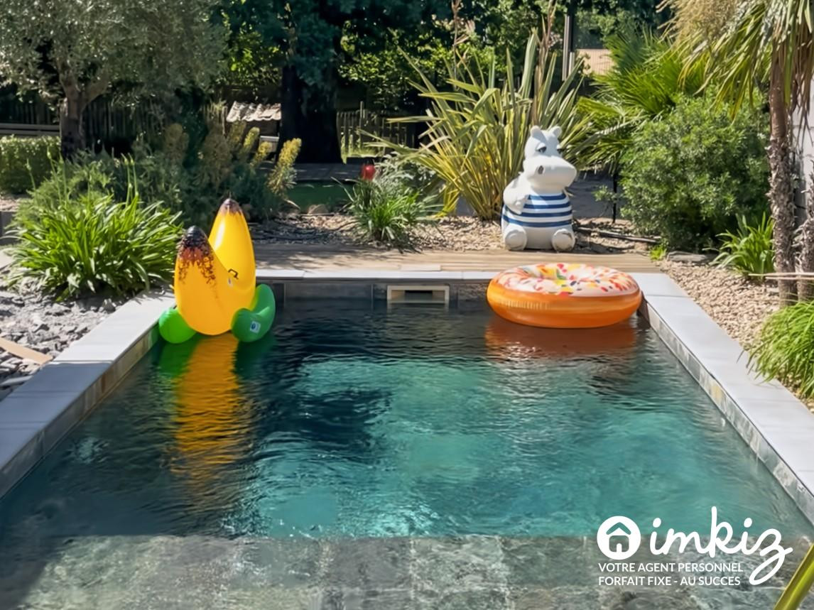 
                                                Vente
                                                 Maison familiale avec piscine – 25 min de Bordeaux