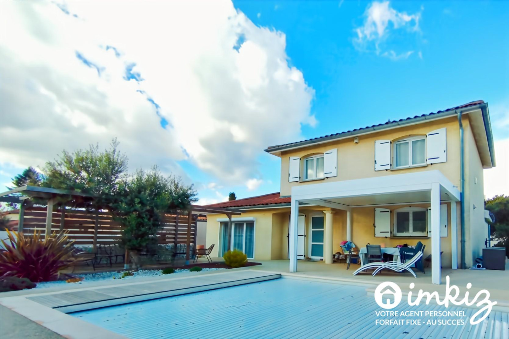 
                                                Vente
                                                 Maison familiale avec piscine et beaux volumes