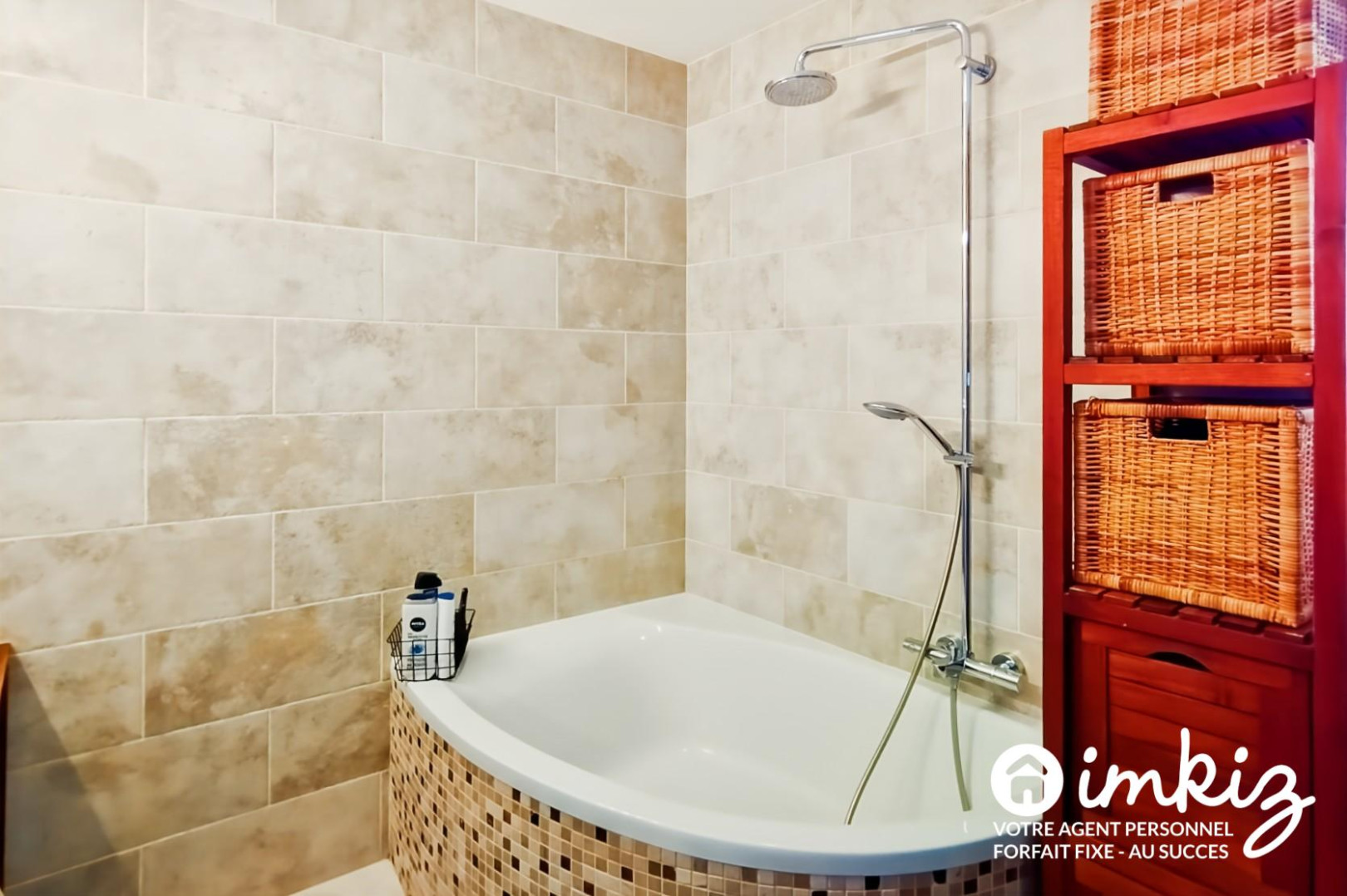 
                                                Vente
                                                 Maison familiale avec piscine et beaux volumes