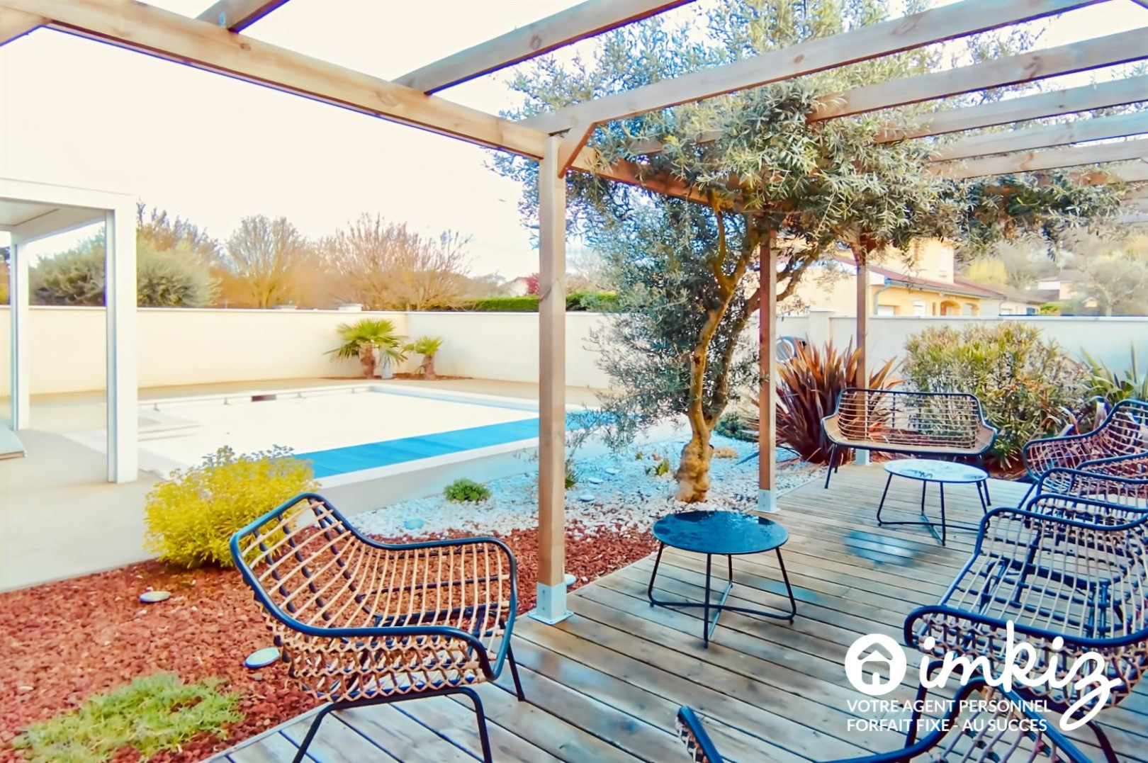 
                                                Vente
                                                 Maison familiale avec piscine et beaux volumes
