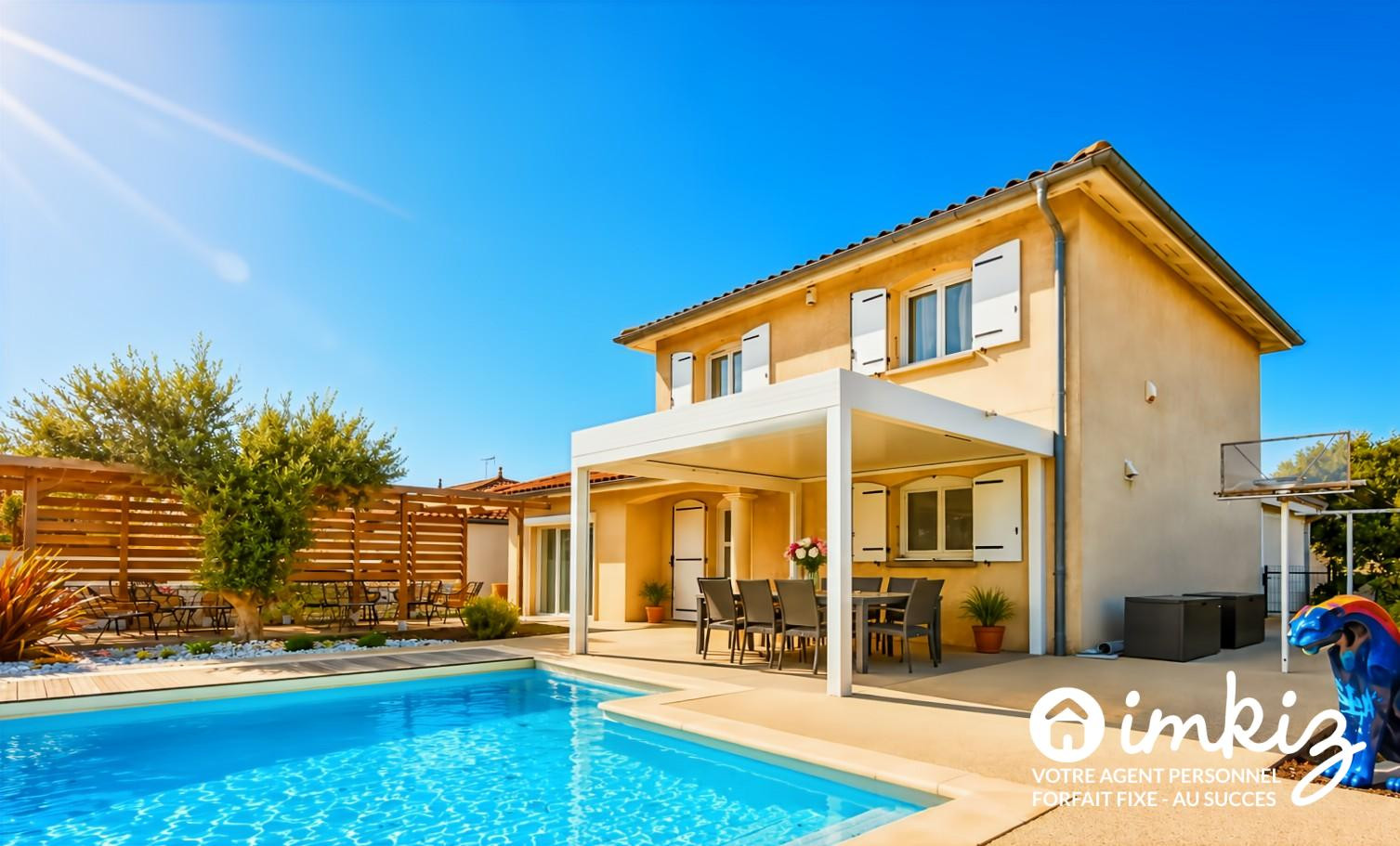 
                                                Vente
                                                 Maison familiale avec piscine et beaux volumes
