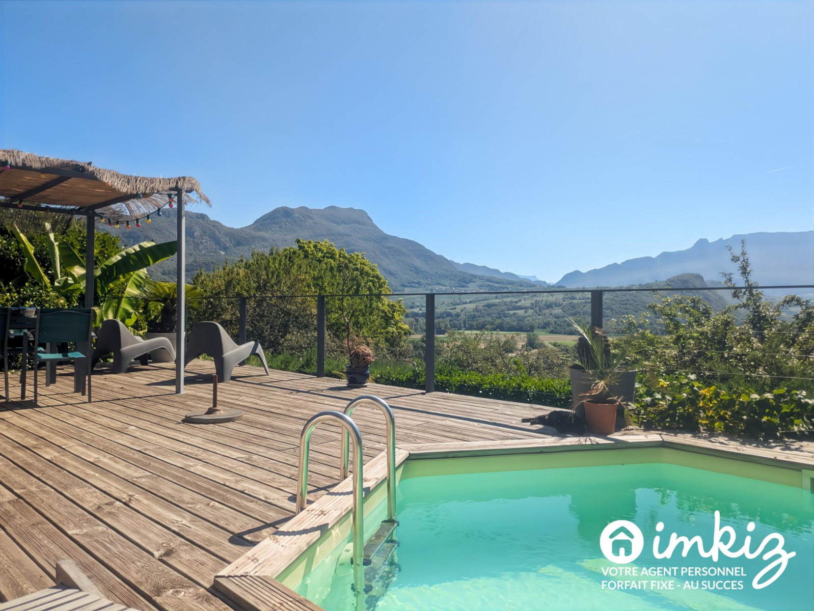 
                                                Vente
                                                 Maison familiale avec piscine et vue d’exception