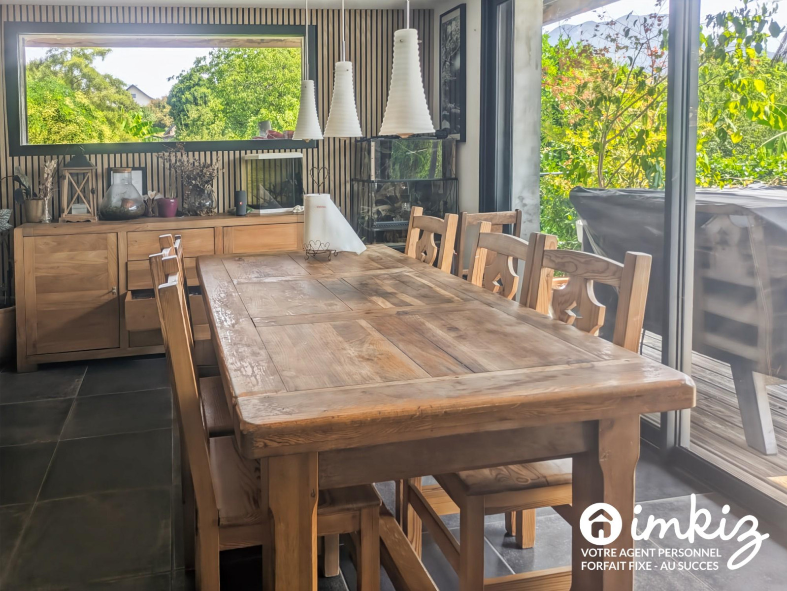 
                                                Vente
                                                 Maison familiale avec piscine et vue d’exception